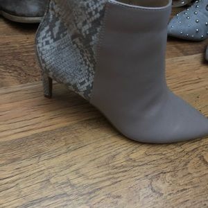 Ankle boots with snakeskin heel